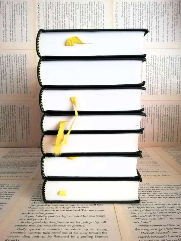 The Centennial Edition Of The Complete Works Of Charles Dickens x 7 Books