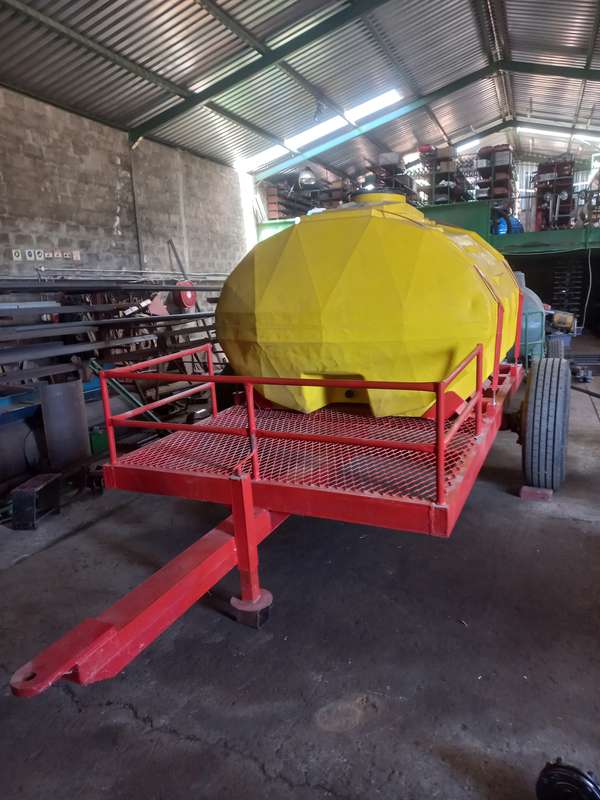 Waterkar 5000liter  3.8m lank x 2170 breed   water tanker trailer