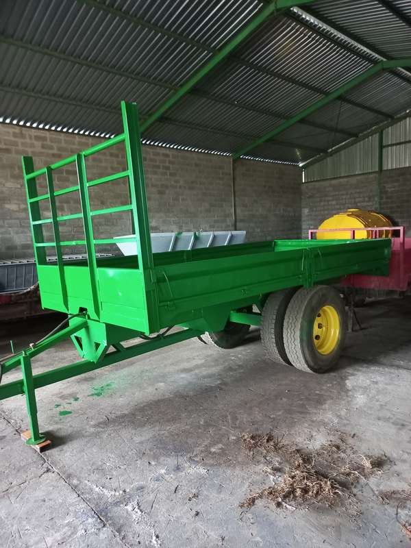 Tip trailer for tractor