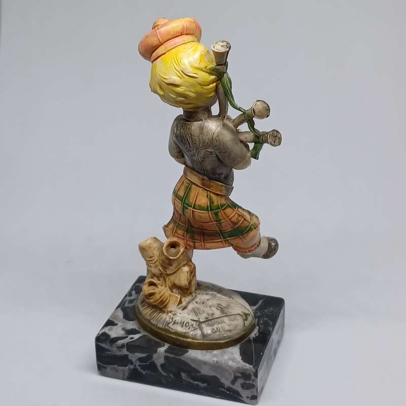 Vintage Simonelli Depose Italy Figurine Genuine Carrara Marble Base Bagpipe Boy (13cm x 6cm x 4.5cm)