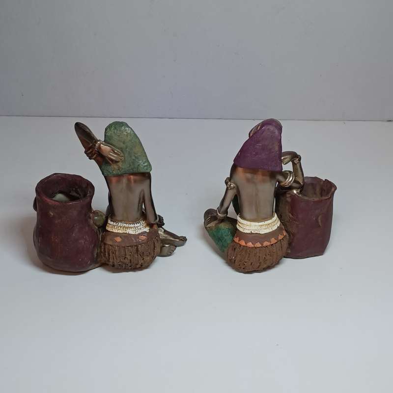 TWO BEAUTIFUL AFRICAN TRIBES WOMEN WITH BASKETS (12cm x 14.5cm)