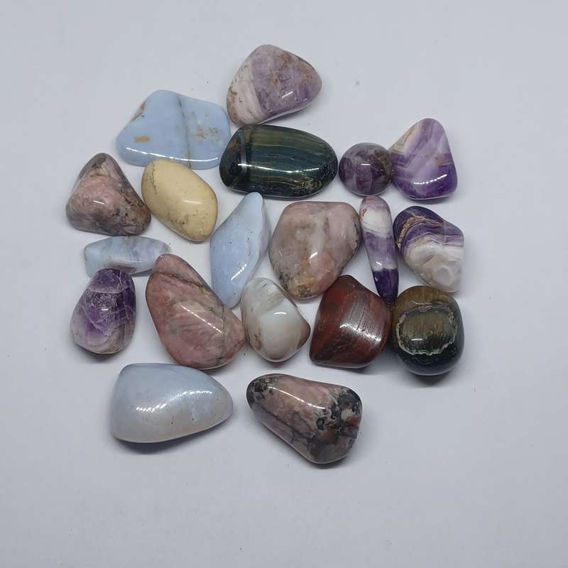 19 x Bundle Various stunning stones ( size rang from 1.5cm - 3.5cm)