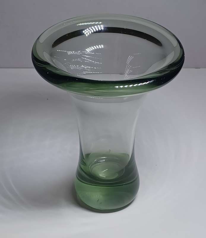 Ngwenya Glass V-D - Small Vase (18.5cm x 14.5cm)