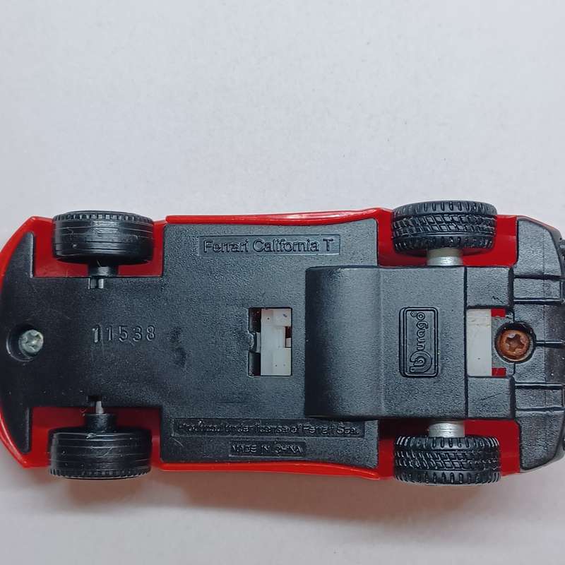 Bburago plastic model of a Ferrari California T with a black roof