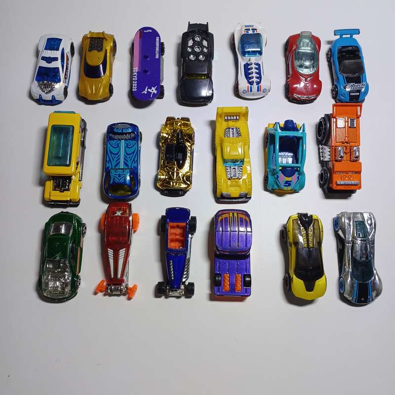 Collection Hot Wheels die cast cars x 19