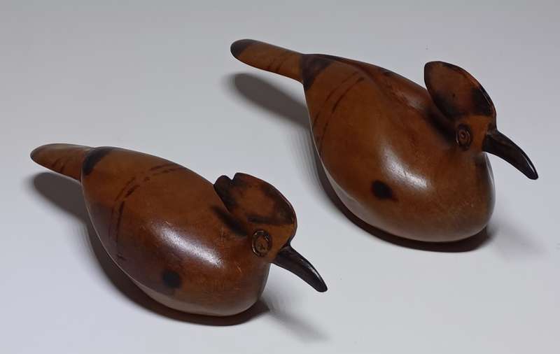 2 x Hand Carved Wooden bird figures (1 - 15cm x 5cmx 6cm) (2 - 17.5cm x 8cm x 6cm)
