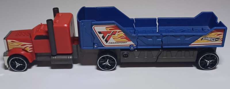 Mattel Hot Wheels City  Crashin Big Rig