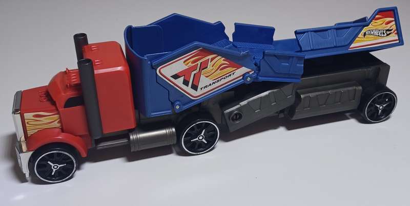 Mattel Hot Wheels City  Crashin Big Rig