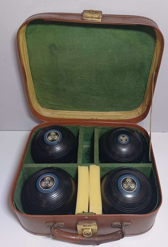 set of 4 Vintage HENSELITE Championship Size 4 7/8 in Case.