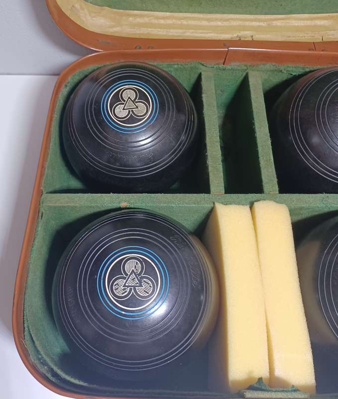 set of 4 Vintage HENSELITE Championship Size 4 7/8 in Case.