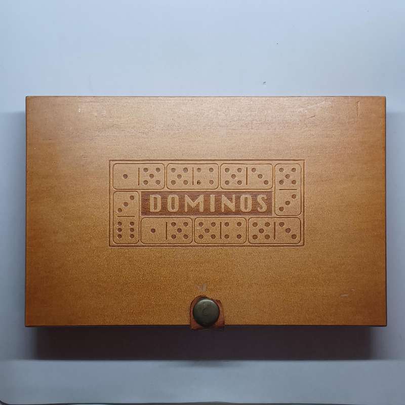 28 pc Dominos set in wooden box (16,6cm x 10,5cm x 3,5cm)