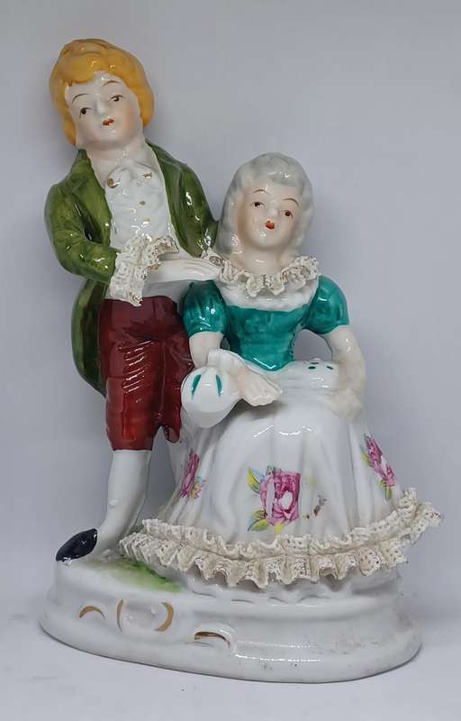 Vintage Collectible Dresden Style Porcelain Victorian Couple Figurine (18cm x 12cm)