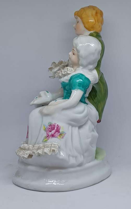 Vintage Collectible Dresden Style Porcelain Victorian Couple Figurine (18cm x 12cm)