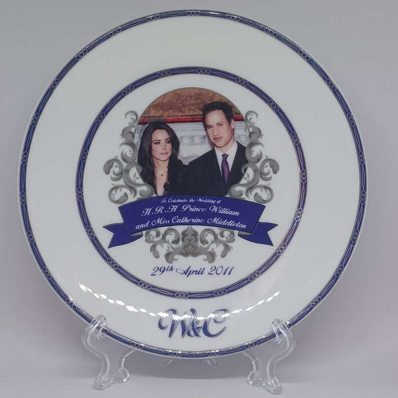 Commemorative Prince William and Catherine Middleton wedding plate in box