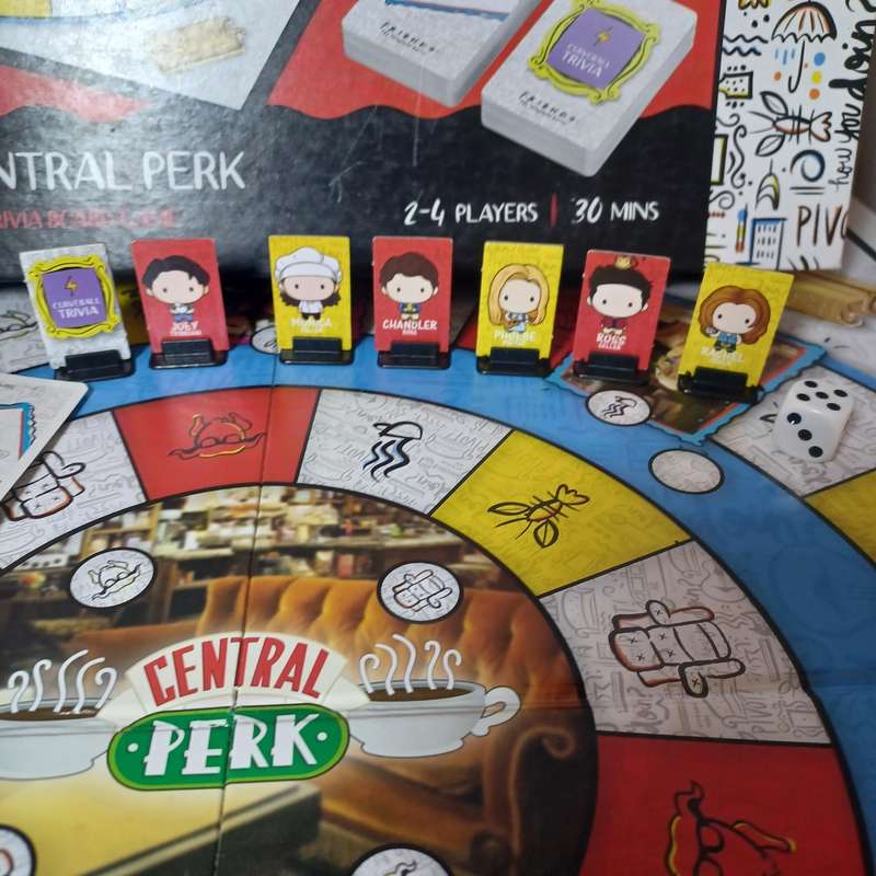 "FRIENDS" Race To Central Perk, Trivia Card & Board Game
