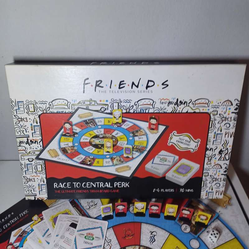 "FRIENDS" Race To Central Perk, Trivia Card & Board Game