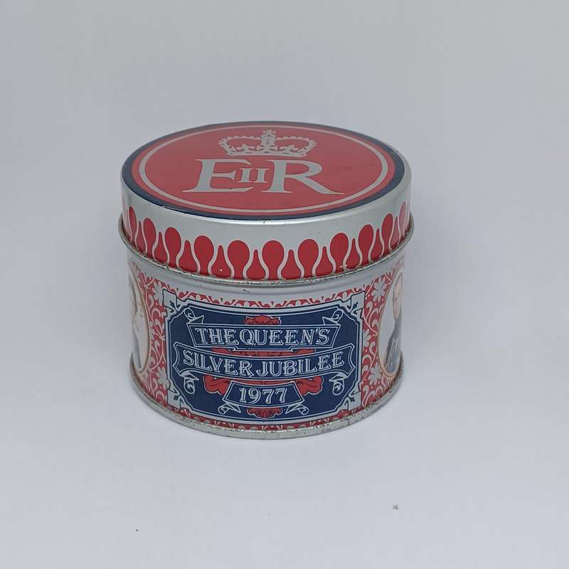 Vintage Queen Elizabeth II Silver Jubilee Matchbox Tin (7cm x 5.8cm)