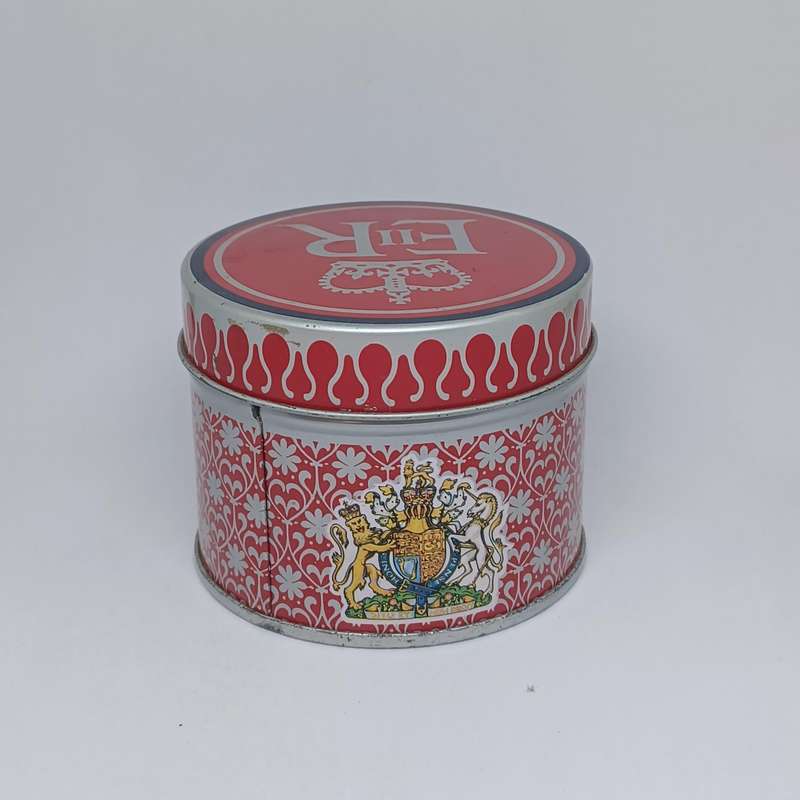 Vintage Queen Elizabeth II Silver Jubilee Matchbox Tin (7cm x 5.8cm)