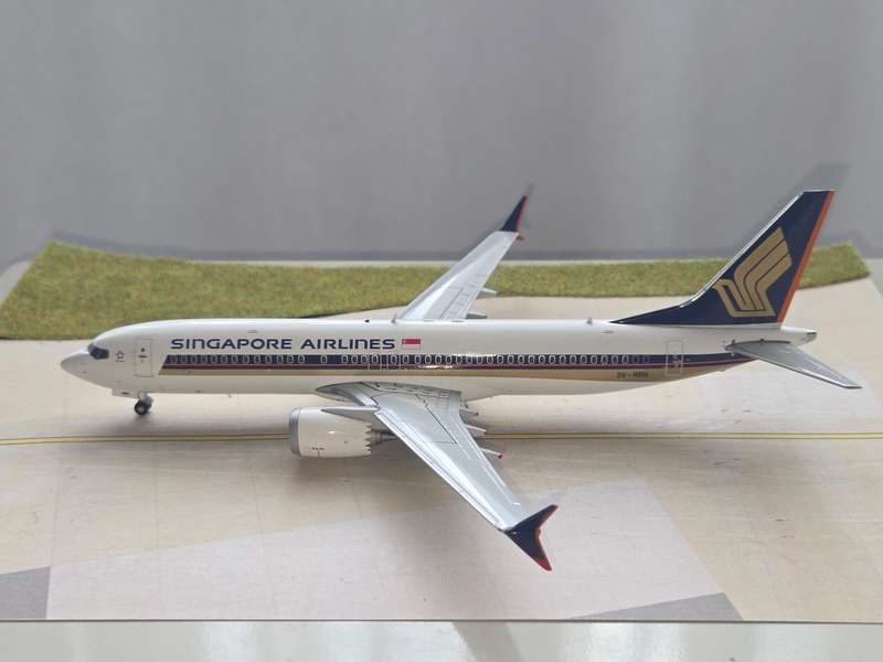 Singapore Airlines 1/200 737 max8 Diecast Model | JC Wings