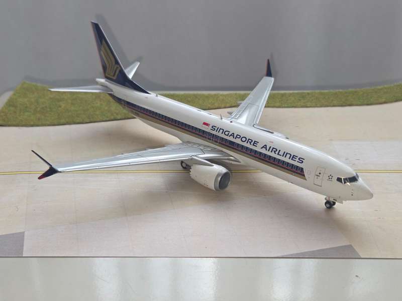 Singapore Airlines 1/200 737 max8 Diecast Model | JC Wings