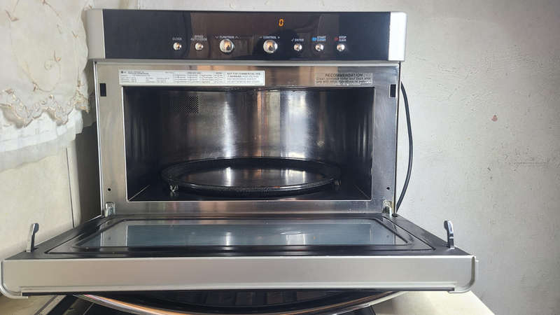 38L LG solardom microwave oven