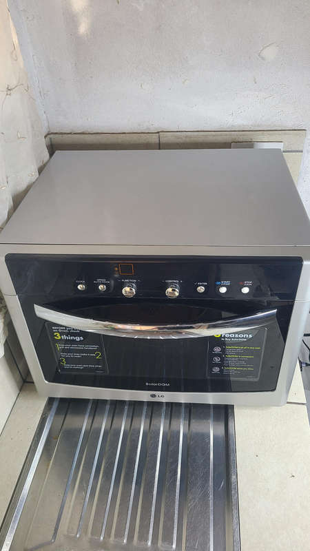 LG Solardom microwave oven