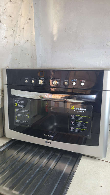 LG Solardom microwave oven
