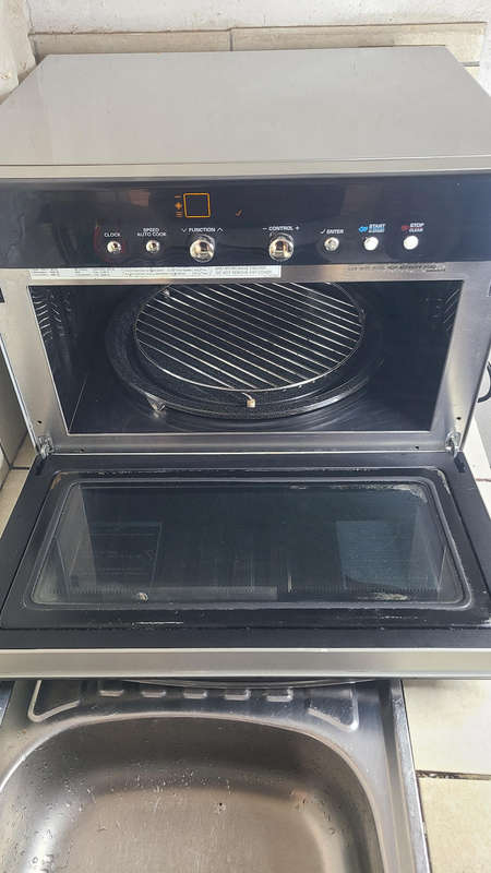 LG Solardom microwave oven