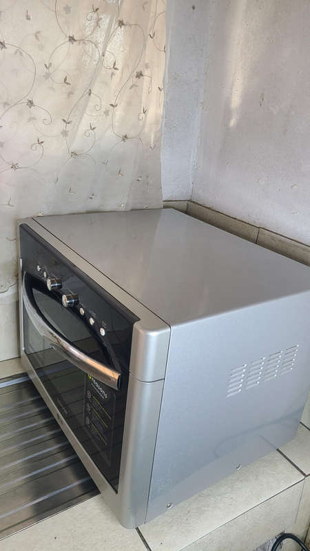 LG Solardom microwave oven