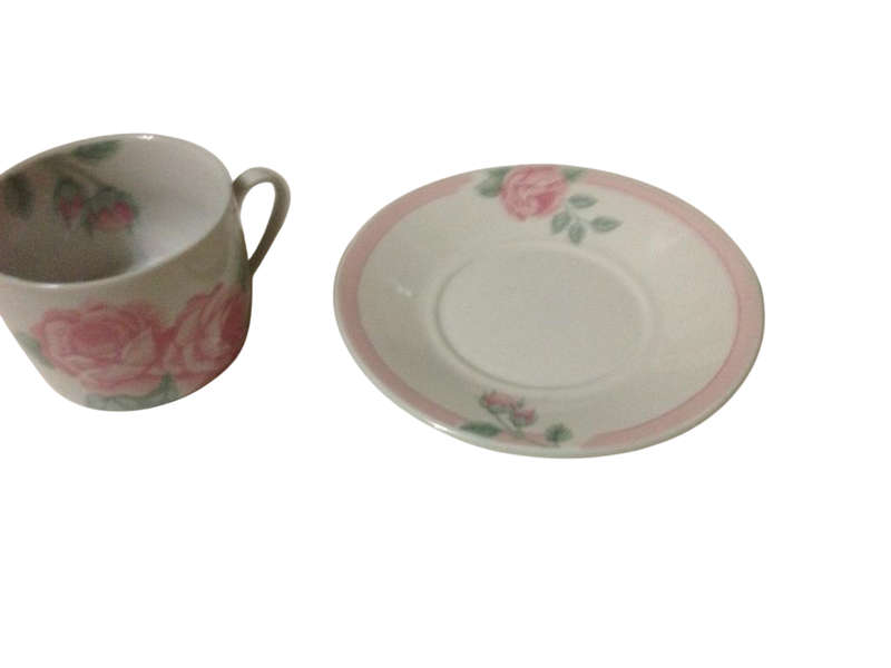 Set of 4 TeaCups & 4 Saucers from the Fresh Flowers series by LiLing Fine China - Like New!