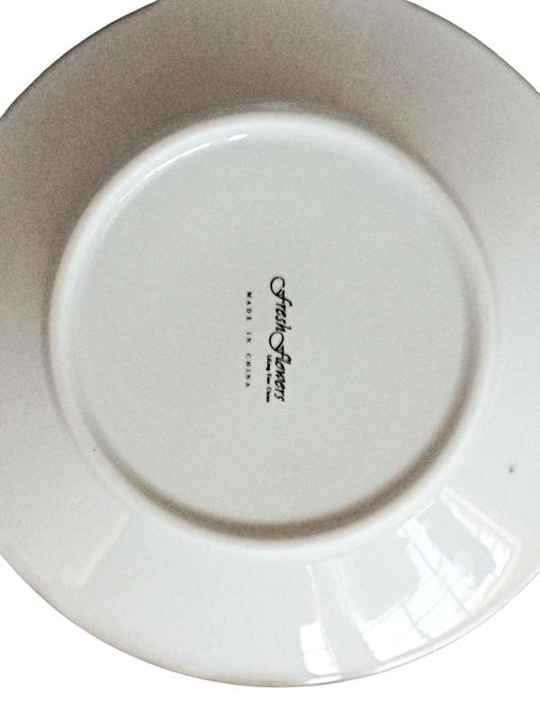 Set of 4 TeaCups & 4 Saucers from the Fresh Flowers series by LiLing Fine China - Like New!