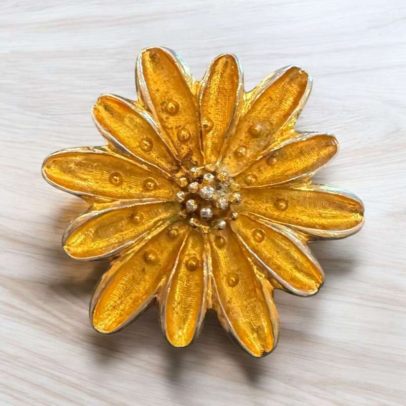 Flower brooch