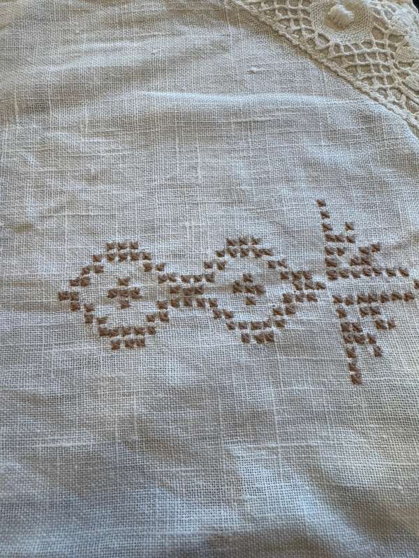 Embroidered tray cloth