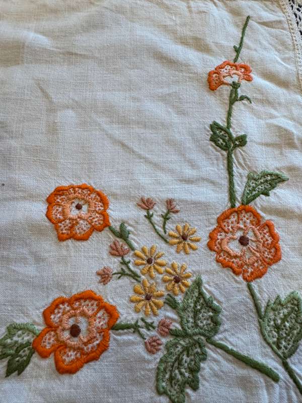 Embroidered tray cloth