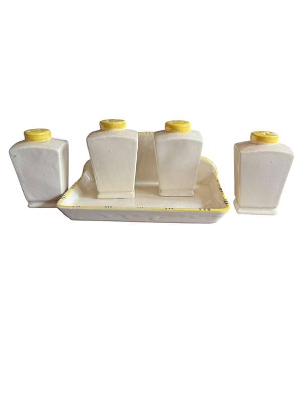Spice rack with shakers