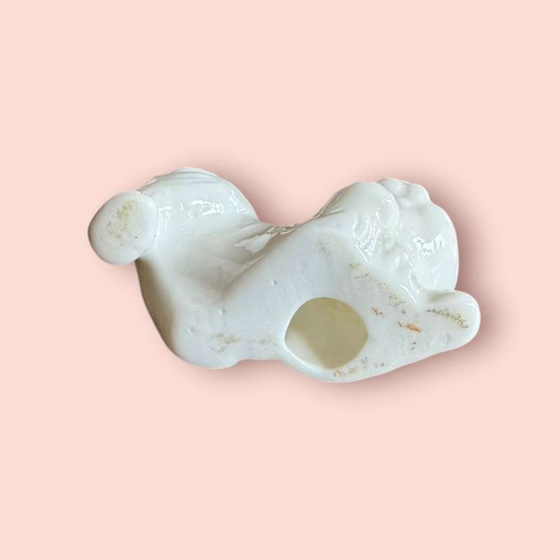 Small white cat ornament (B)