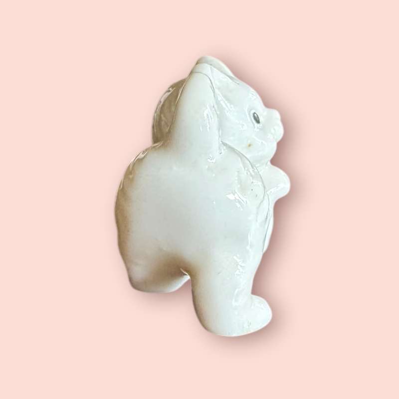 Small white cat ornament (B)
