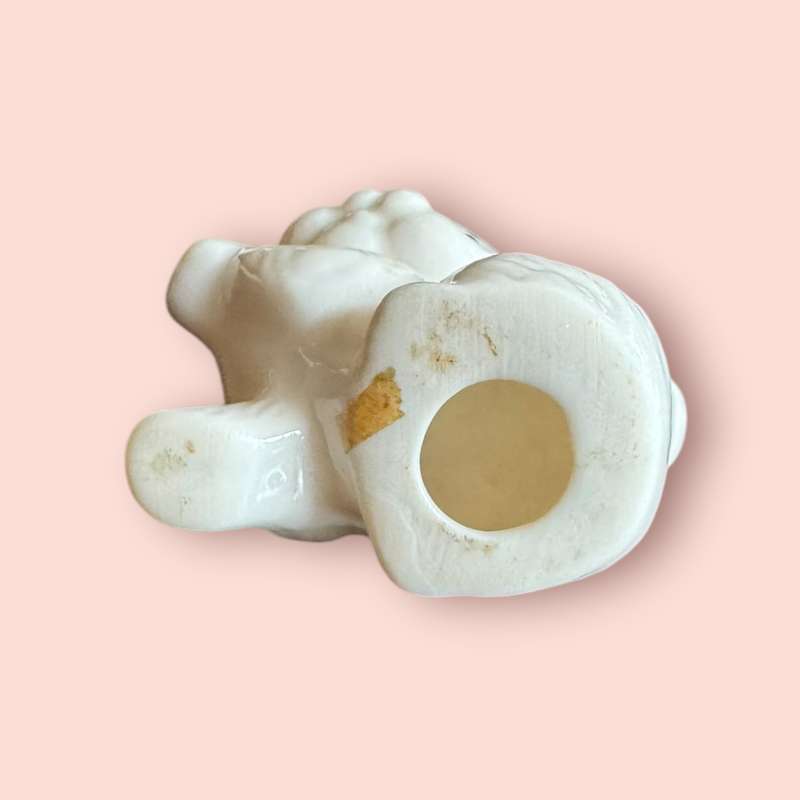 Small white cat ornament (A)