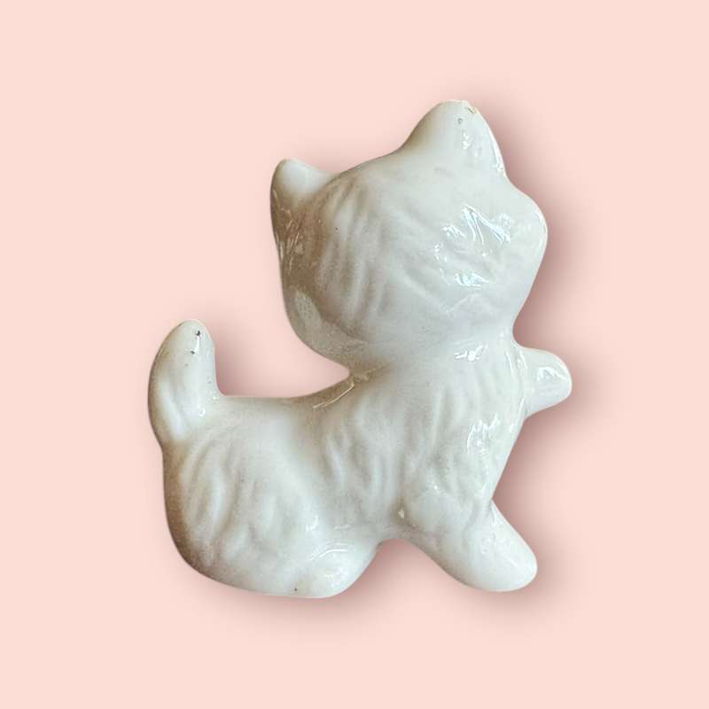 Small white cat ornament (A)