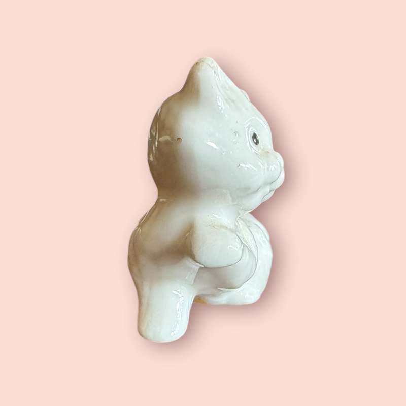 Small white cat ornament (A)