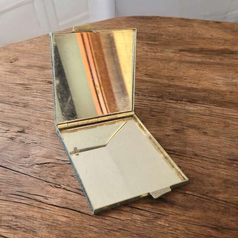 Compact mirror