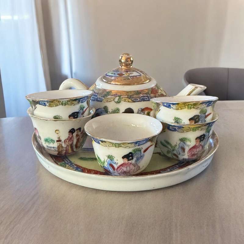 Oriental cup set
