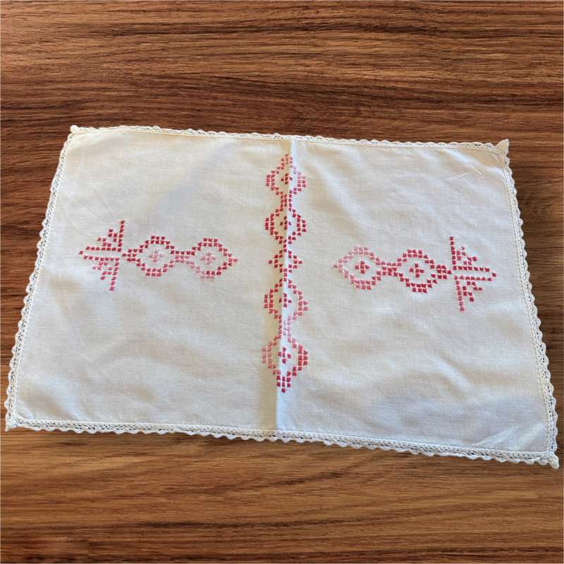 Embroidered tray cloth