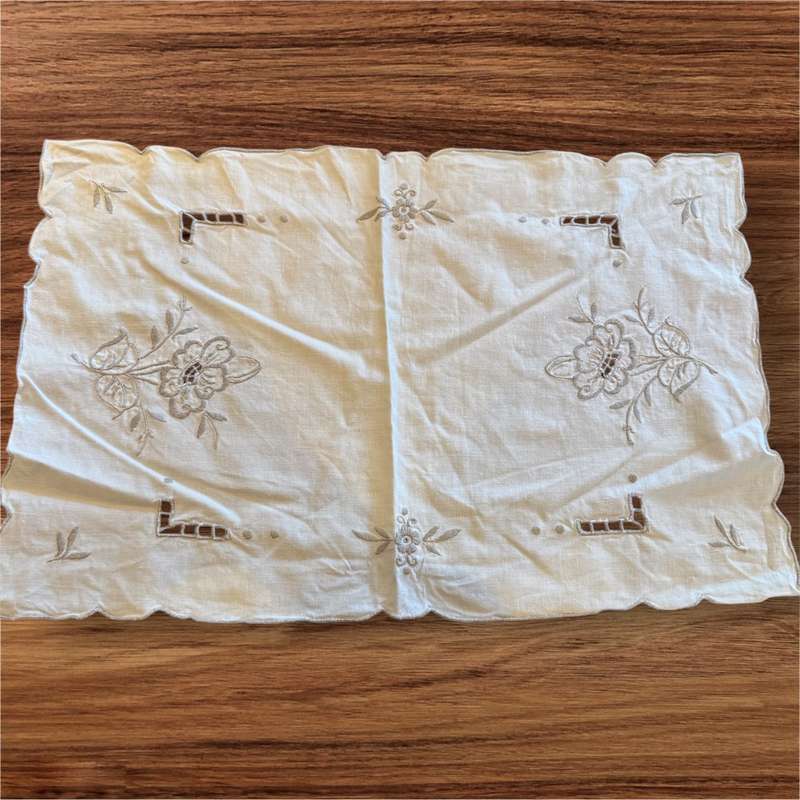 Embroidered tray cloth