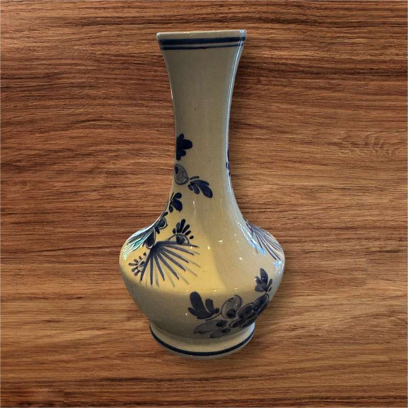 Delft vase