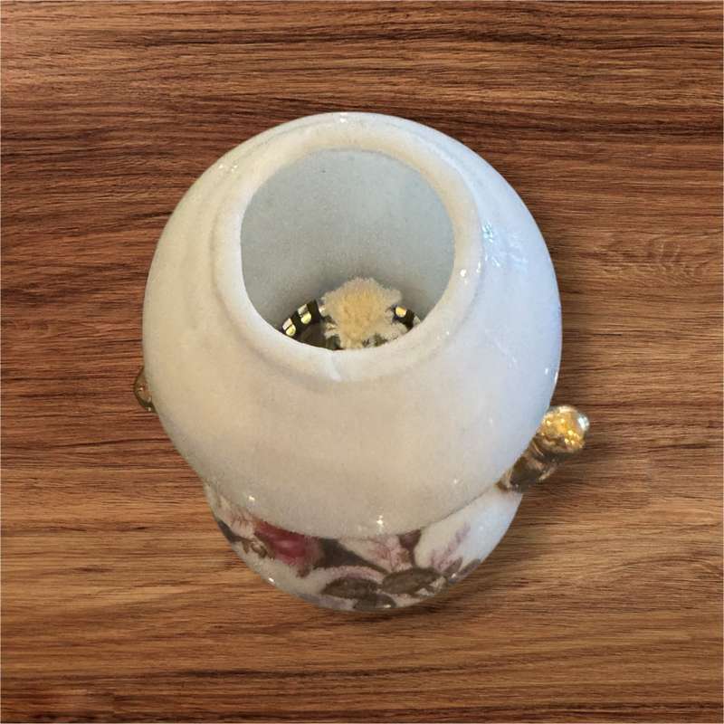 Porcelain lamp ornament