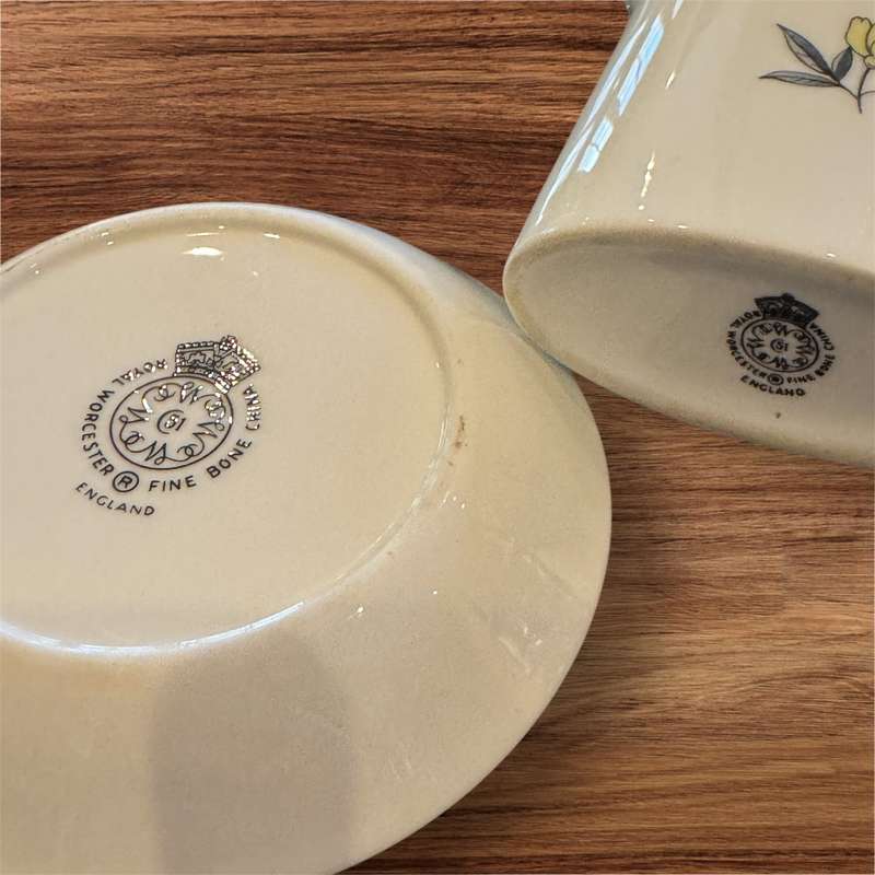 English vase ornament set