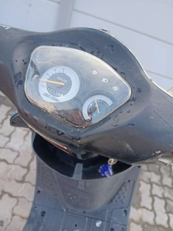 Bigboypulse scooter  150cc only light part broken I have copy of scrape papers bike start have new
