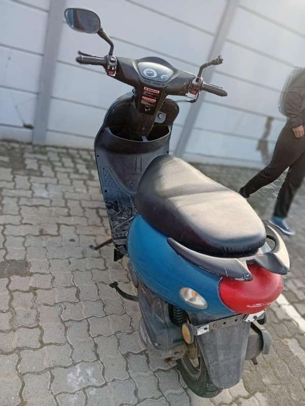 Bigboypulse scooter  150cc only light part broken I have copy of scrape papers bike start have new