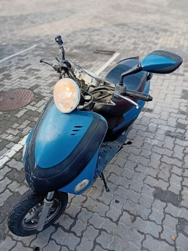 Bigboypulse scooter  150cc only light part broken I have copy of scrape papers bike start have new
